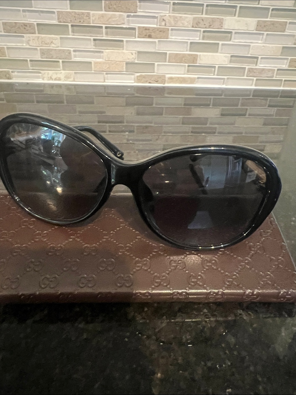 Gucci Black Oversized Women's Sunglasses - Picture 6 of 6